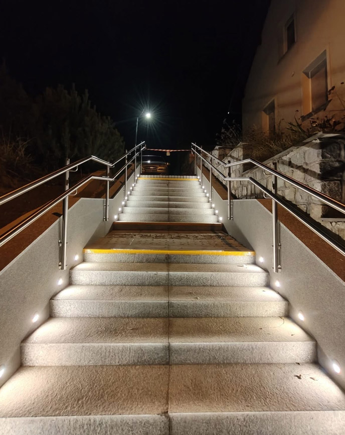 Inwestycja, grafika: schodyoracz.jpg